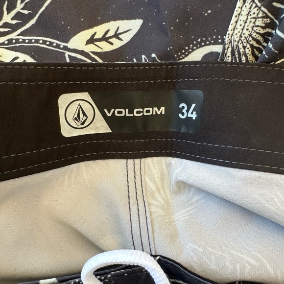 NWT Volcom Levitation Leaf 9.75” Manic 2 Boardshorts $60 - Picture 6 of 7